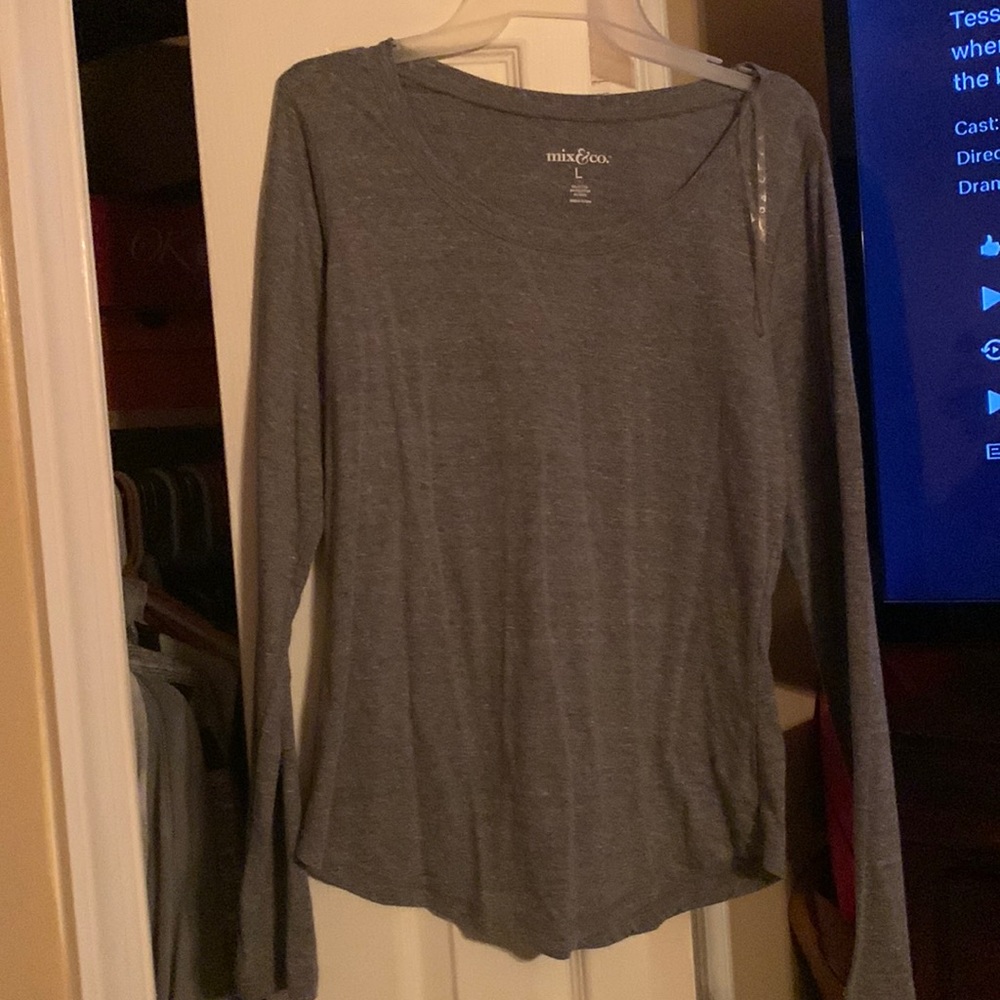 Gray thin long sleeve shirt